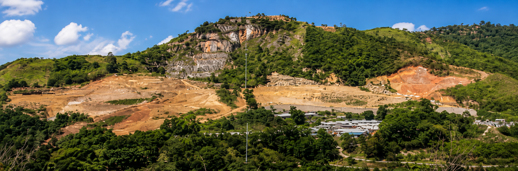 Tierra en bruto antes del desarrollo — terreno natural, sin infraestructura ni servicios