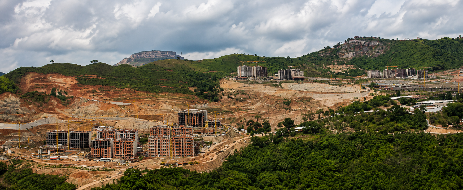 La construcción residencial de alta densidad comienza simultáneamente con las obras de urbanización — acortando el tiempo total de desarrollo en un 50%